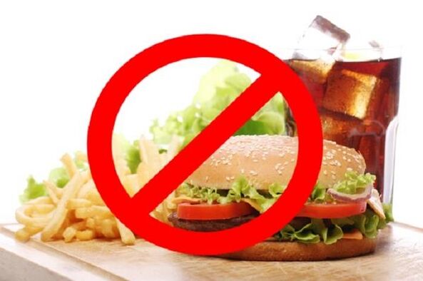 如果患有胃炎，禁止吃快餐和碳酸饮料