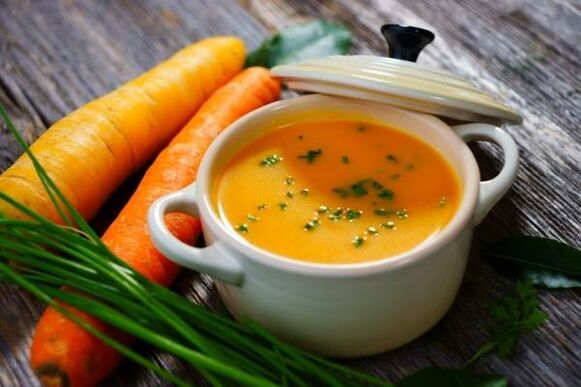 胃炎温和饮食菜单中的土豆和胡萝卜浓汤